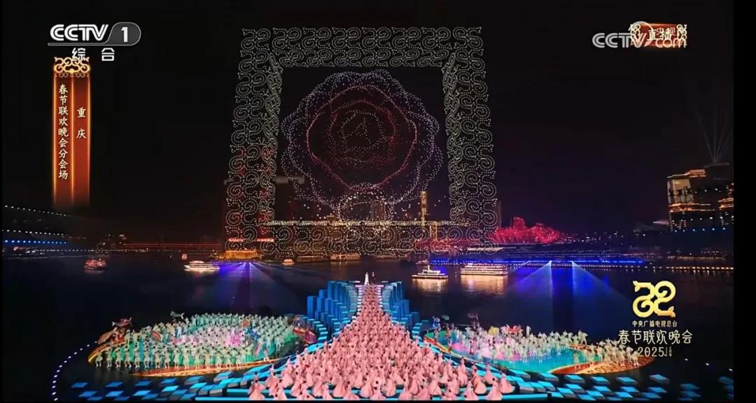 刷屏了！大漠大無(wú)人機(jī)第六次登上央視春晚，并且實(shí)現(xiàn)雙會(huì)場(chǎng)亮相